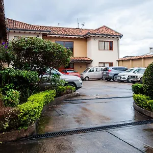 Calle Angosta ** Cuenca